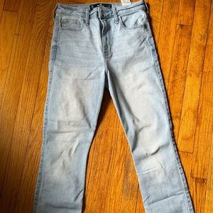 hollister light wash jeans :)